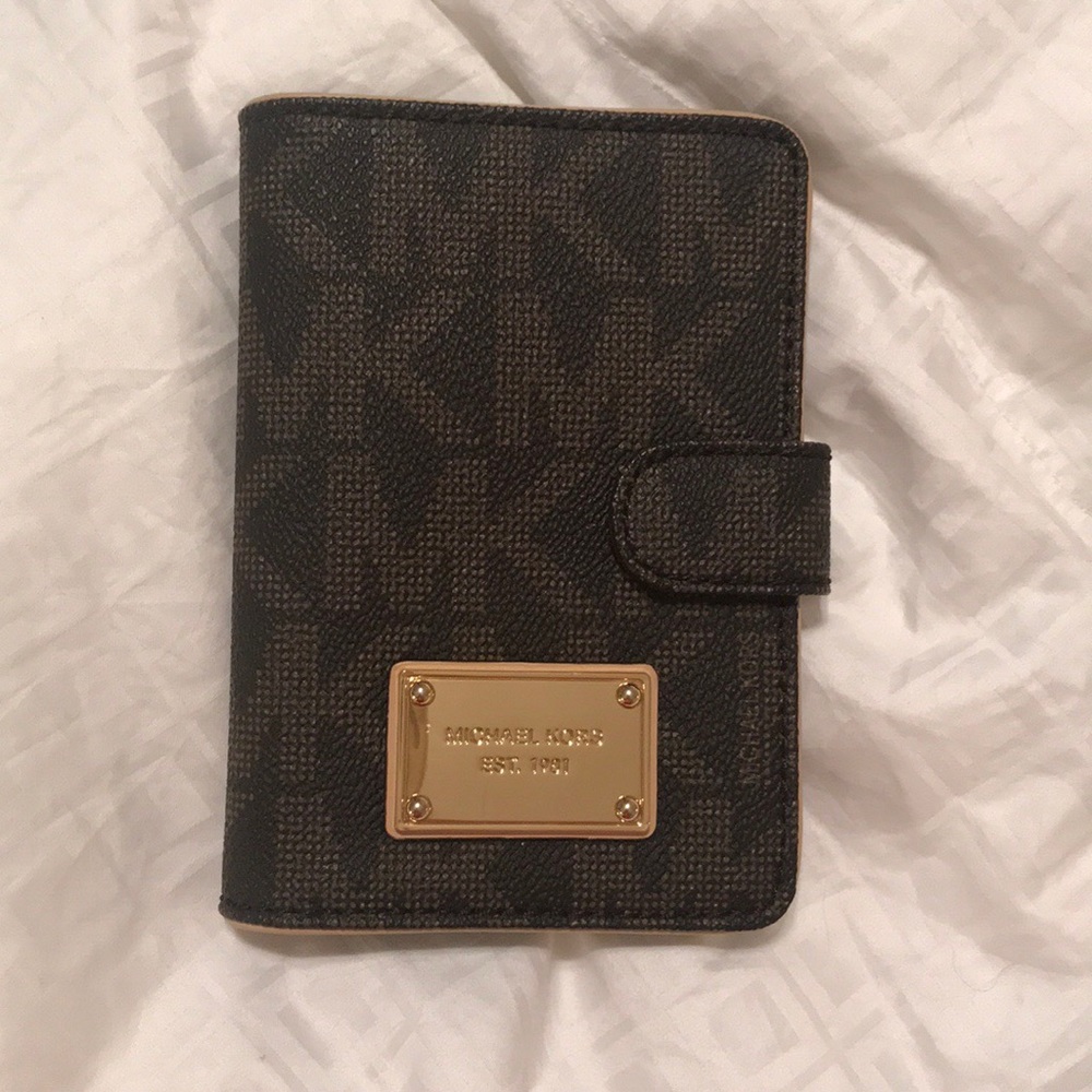 Michael Kors passport cover